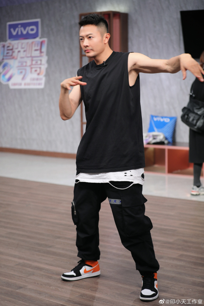 原创印小天回应在长城城墙上跳舞向大家和景区道歉做了错误示范