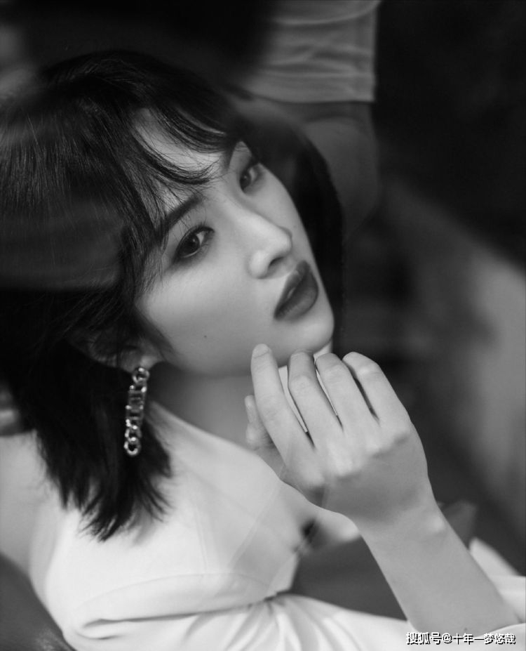 进行|华为总裁任正非小女儿进军演艺圈！身穿西装又飒又A，有点起范了