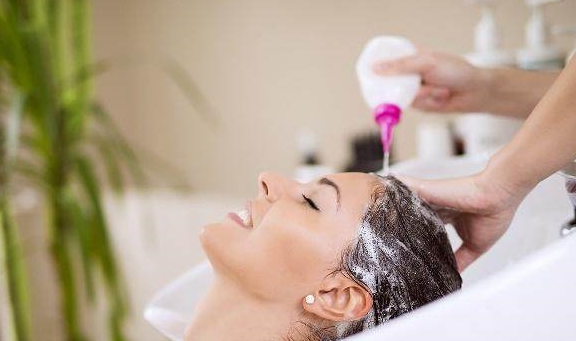 洗头|孕妈坐月子期间能洗头发吗？其实这个时间，洗头发可能对身体好！