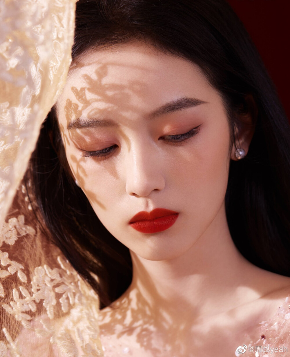 服装|看综艺种草穿搭，周也时尚力太强，穿出少女感就看她！