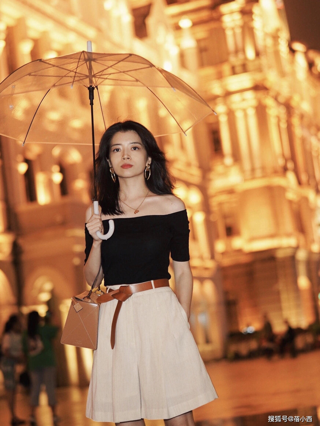 魅力|女人到了中年,放弃T恤搭配小黑裤!学三木博主这样穿,高级气质