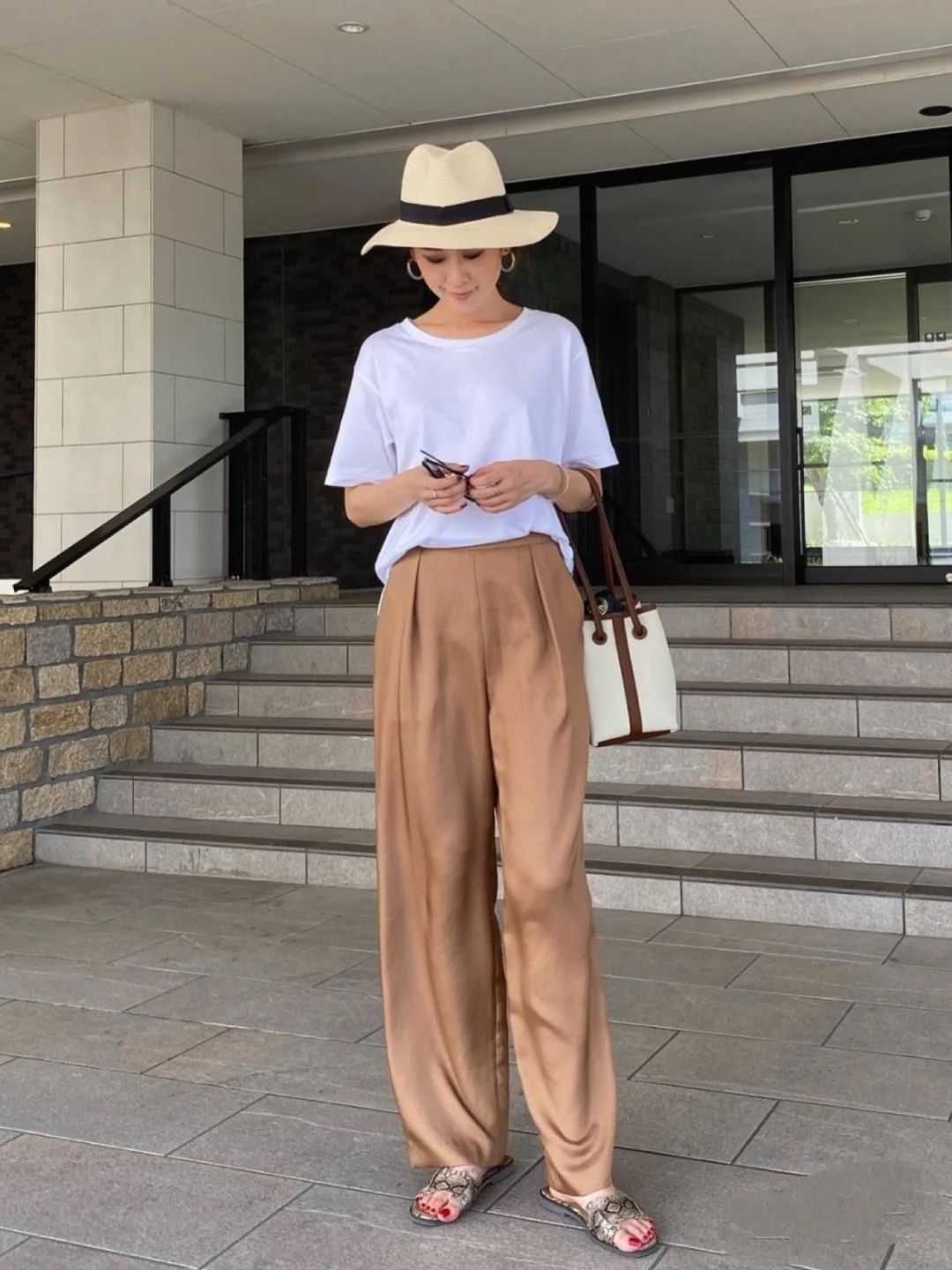 牛仔裤|这位日本大龄主妇的优雅打扮，看一次喜欢一次，简约高级又显气质