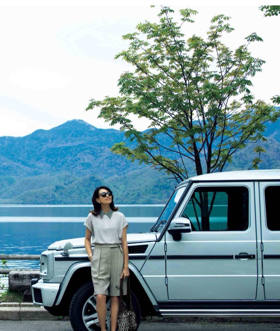 样式|讲真,四五十岁的女人可以赶时髦,但要学会选款,适合自己才好看