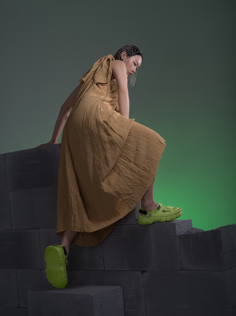 Crocs|叠中叠设计真苦！上官喆「最新联名鞋」即将发售！