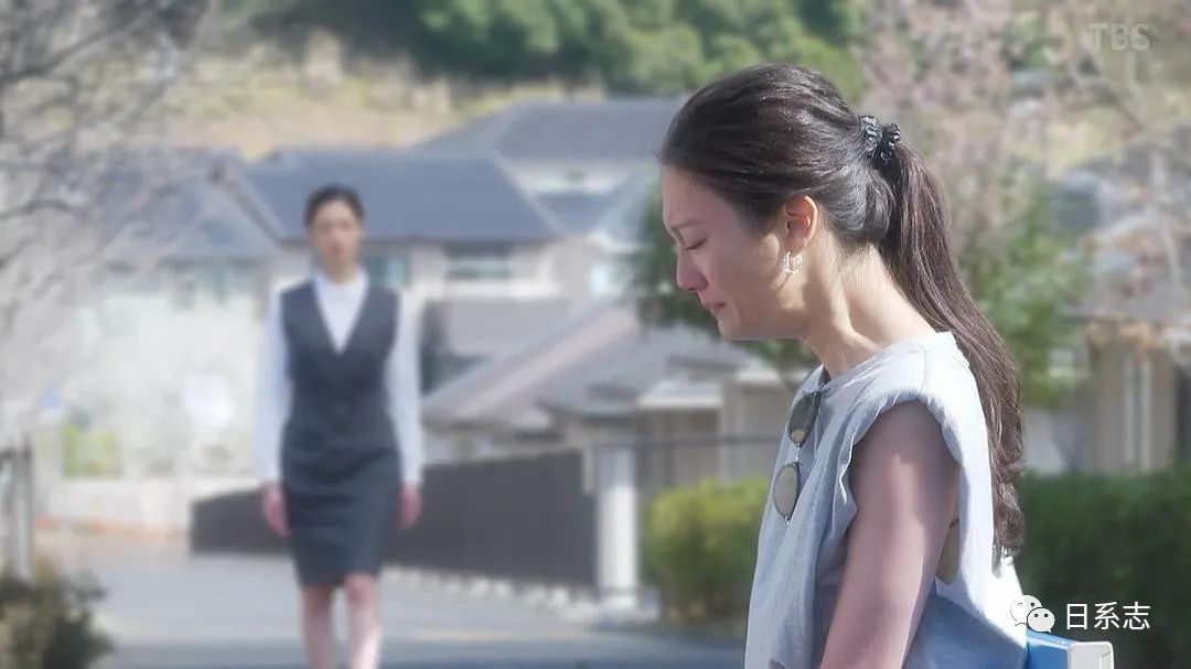 下装|无袖上衣穿出正式感,这里有几个成熟的小建议