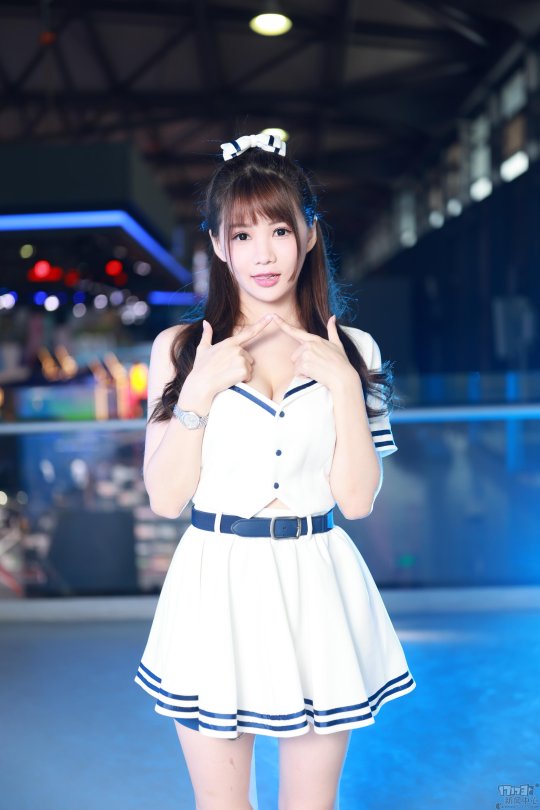 都齐聚|2021ChinaJoy现场Showgirl：快来，大量的深V白衣女神，不解释！