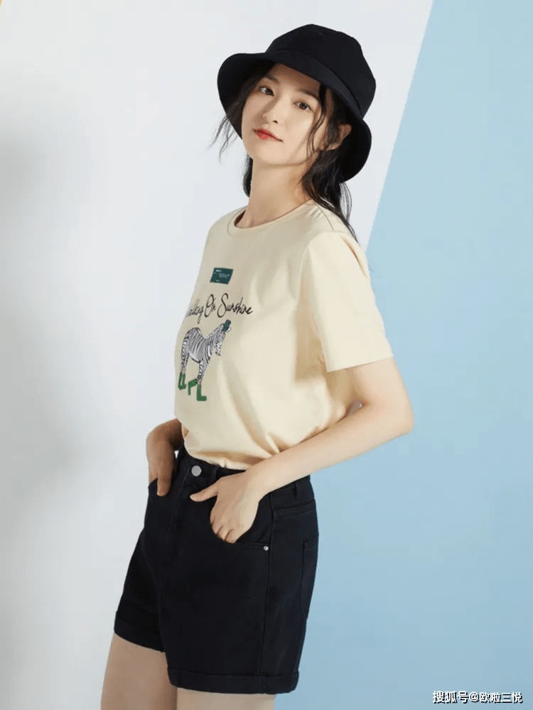 大地|夏天的“纯色T恤”该如何穿搭？