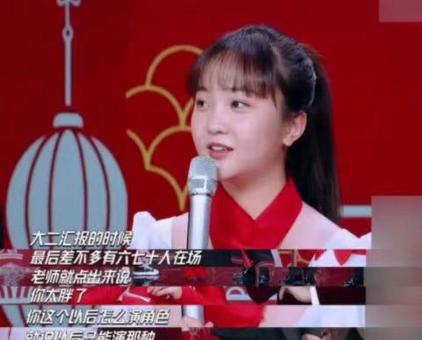 身材|22岁林妙可晒古风写真，撑伞吹笛婉约清丽，无修图旗袍装暴露真实身材
