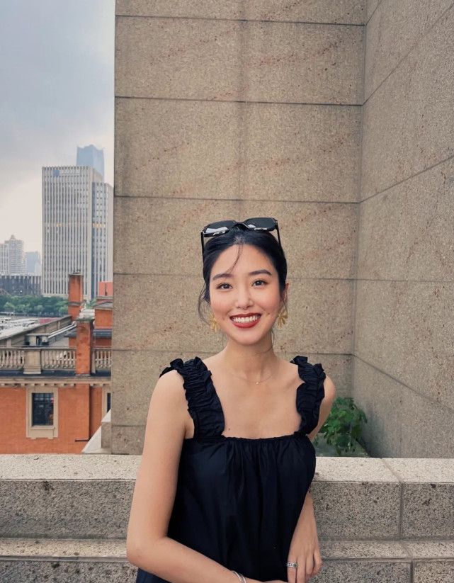 经典|论穿搭杨采钰没输过，私服造型真的一绝，气质又优雅