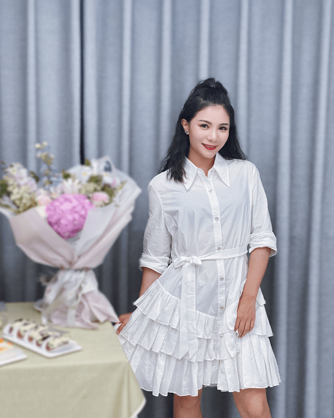 何姿|何姿的颜值完全不输给女明星，虽然已经当妈了，但仍然很有高级感