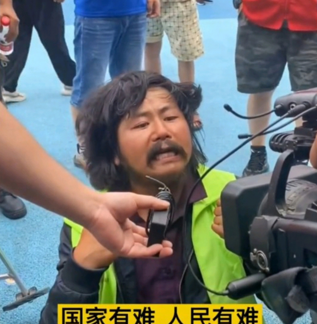 宁夏拾荒小哥为河南捐20000元物资网友深感惭愧他腿部有残疾