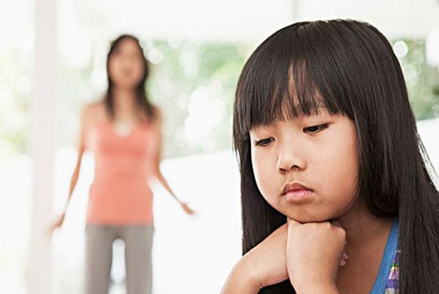 因为|“我要把妹妹扔掉”二胎父母要做的不是一碗水端平，而是“偏心”