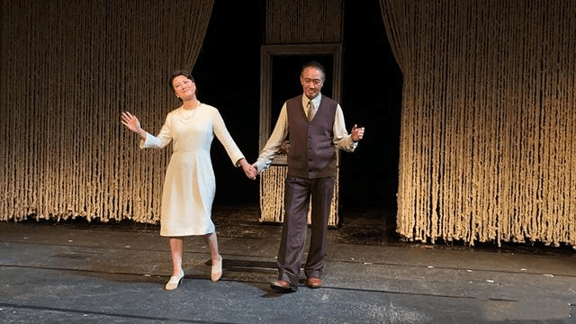 李幼斌|李幼斌与老婆罕见同框，一个沧桑一个精致，差13岁看着也登对