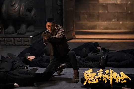 进行|凭借《功夫》爆火的释行宇，竟拍了部网大，女主身材却是最大看点