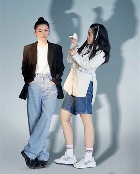 黑色|钟镇涛小12岁妻子太洋气，T恤下摆绑布条当裙子，意外灵动又时髦
