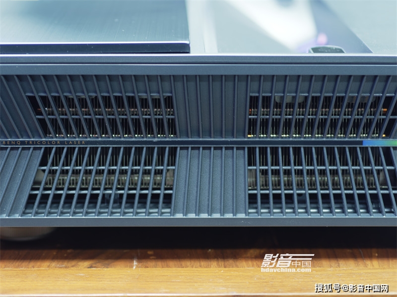 方面|BenQ i985L：迈进另一个阶段的三色激光强作