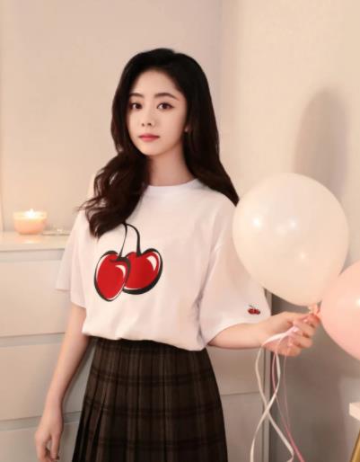 身材|谭松韵娃娃脸，穿衣打扮也很少女，适合20岁左右的女生学习