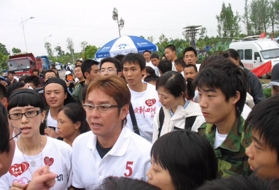 汶川地震13年,那些曾经到一线救灾的明星,都有谁?_吴京