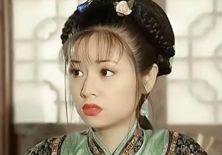 赵丽颖|古装绿衣美人：刘亦菲脱俗，赵丽颖灵动，热巴娇俏，她俩最经典！