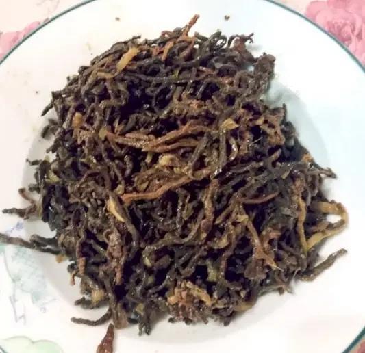 英英|抠门同事请吃饭，3个人做5菜1汤真大方！看到菜后：“套路”太深