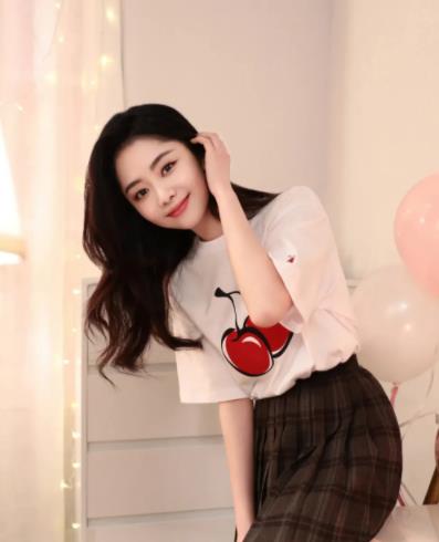 身材|谭松韵娃娃脸，穿衣打扮也很少女，适合20岁左右的女生学习