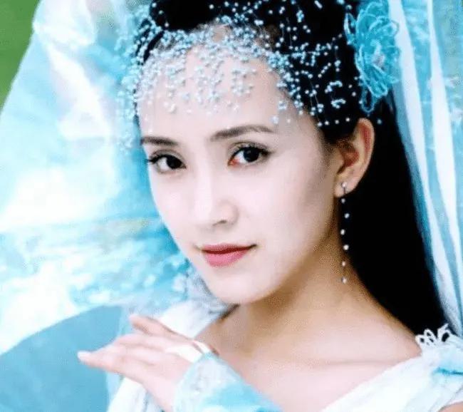 侵权|满天星头饰有多美？王艳、唐宁美到肝颤，最后一位宛若天仙！