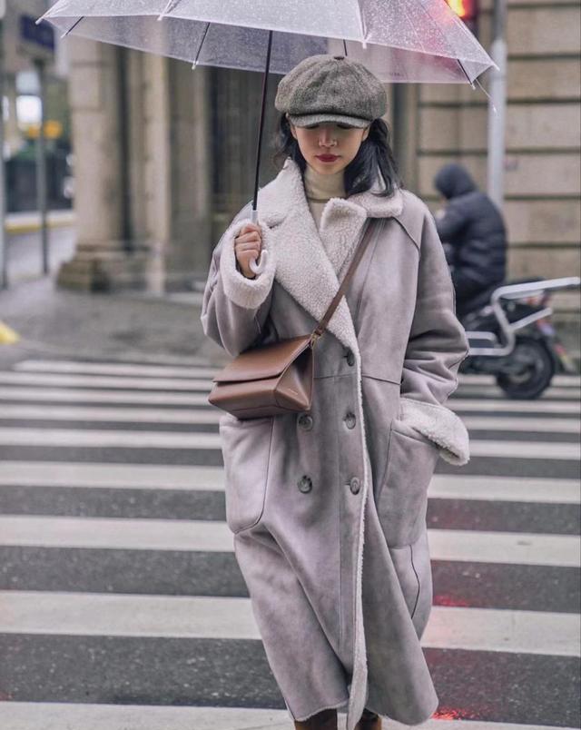 浅色|2020必不可少的“高级灰”配色!学三木母女这样穿,优雅又吸睛