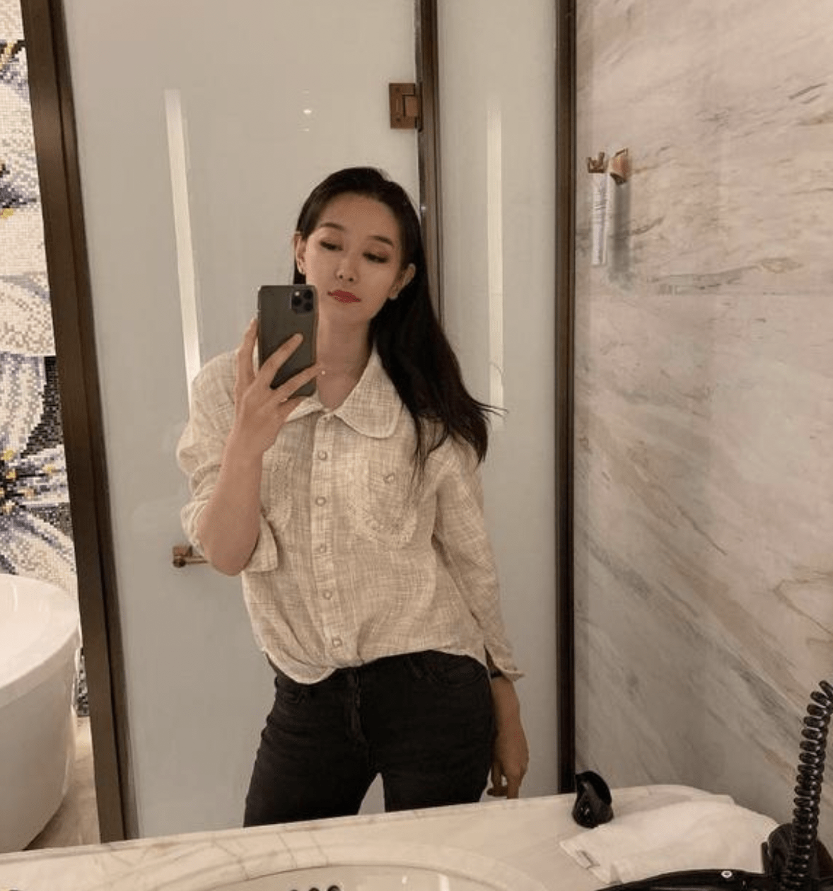 孙一文|脱下击剑服的孙一文好美,穿小香风衬衫优雅高级,气质不输女明星