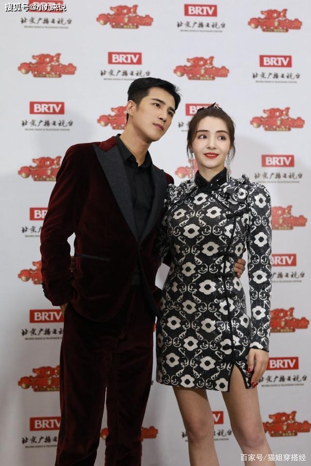 整体|麦迪娜人美敢穿，旗袍选短款，侧边还要开个叉，难怪姜潮一脸傲娇