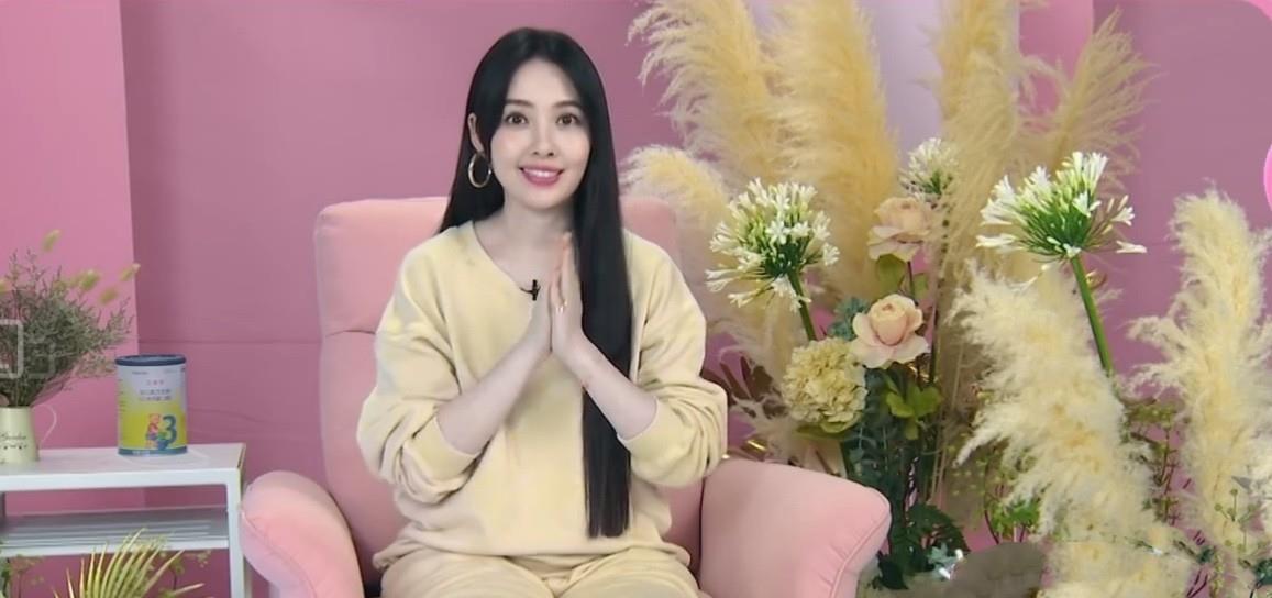 郭碧婷|郭碧婷产后首次上综艺，穿卫衣打扮廉价不像阔太，谈女儿满脸笑容