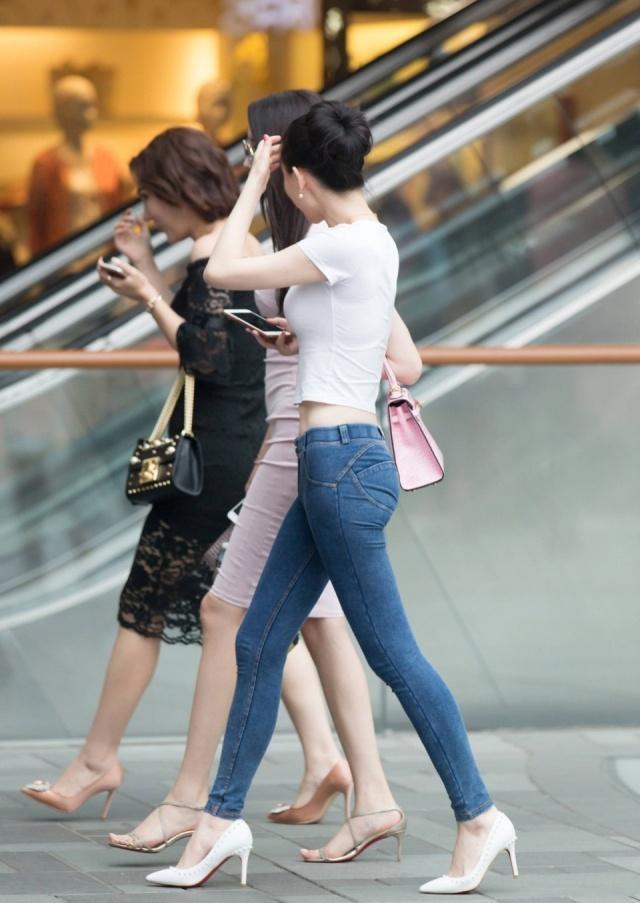 身姿|美翻了的牛仔裤搭配，炫丽的时尚潮流范，显得特别的美观帅气