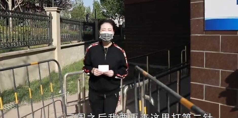 疫苗|周海媚独自打疫苗心情激动，穿运动装全程说不痛，同事跟拍太美了