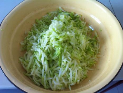 做法|春天孩子早餐吃这个，手不沾面做法简单，10分钟就上桌，家人爱吃