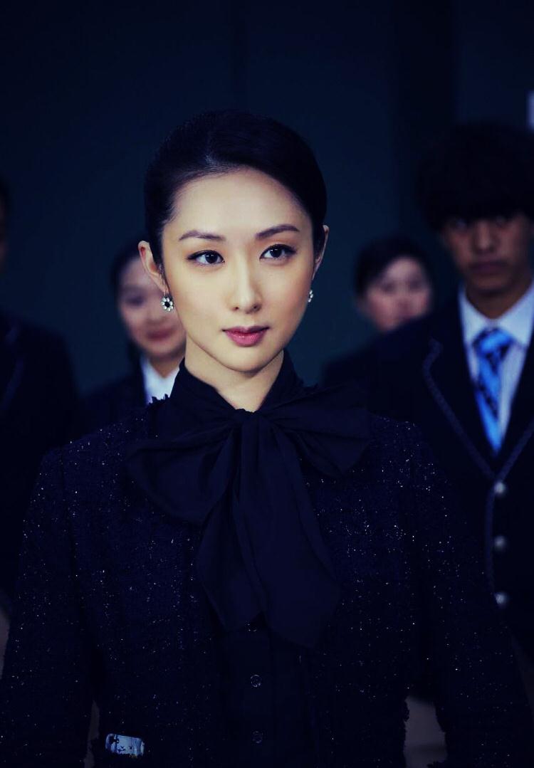 因为|和万茜郭京飞是同学,演过《回家的诱惑》,出道多年她却始终没火