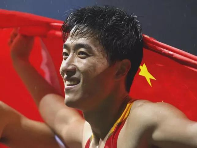 青年|刘翔回应网友“欠他一个道歉”：大家没必要向他道歉，人都会成长！