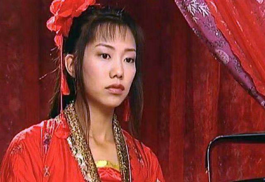 郭碧婷|她们明明都是高颜值的女神，现代装流行时髦又迷人，古装却丑到爆
