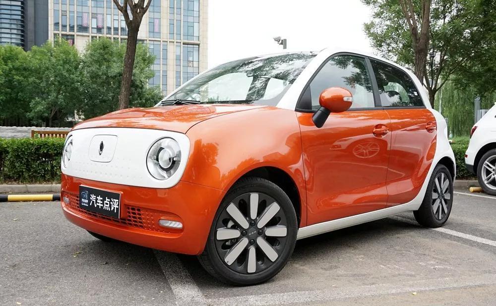 视频中的长城欧拉(参数|图片)r1女神版不仅具有萌萌的双俏色,可爱的