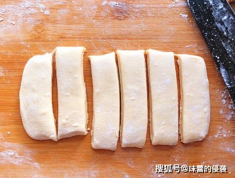 方法|不用泡打粉不用小苏打，教你做健康小油条，金黄蓬松酥脆好吃