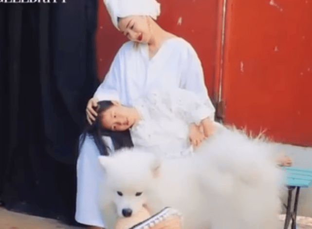 黄奕|黄奕首度携女儿拍大片，8岁黄芊玲造型唯美，与妈妈颜值差距颇大？
