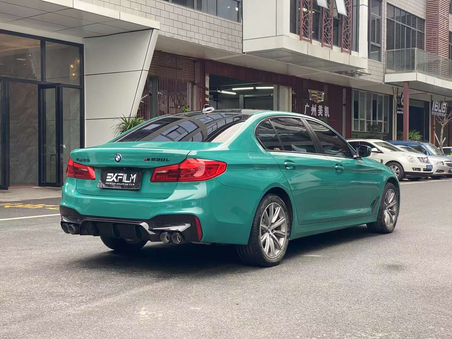宝马5系汽车贴膜ekfilmek改色膜超亮风暴绿