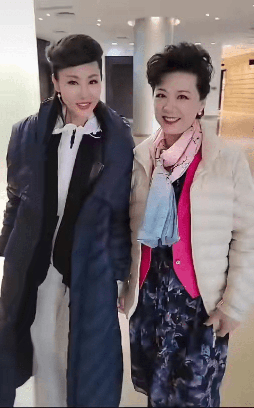 黑色|明星老了反而更美，王馥荔72岁还那么优雅，褶子多也遮不住美？