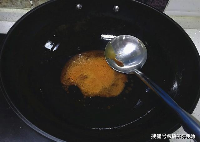 原創大廚教你炒糖色的技巧不發苦不發黑做紅燒肉滷肉都會用到