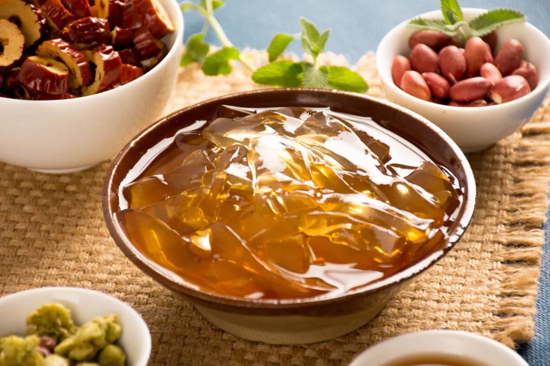 灵山凉粉传百年,晶莹剔透惹人爱_固体