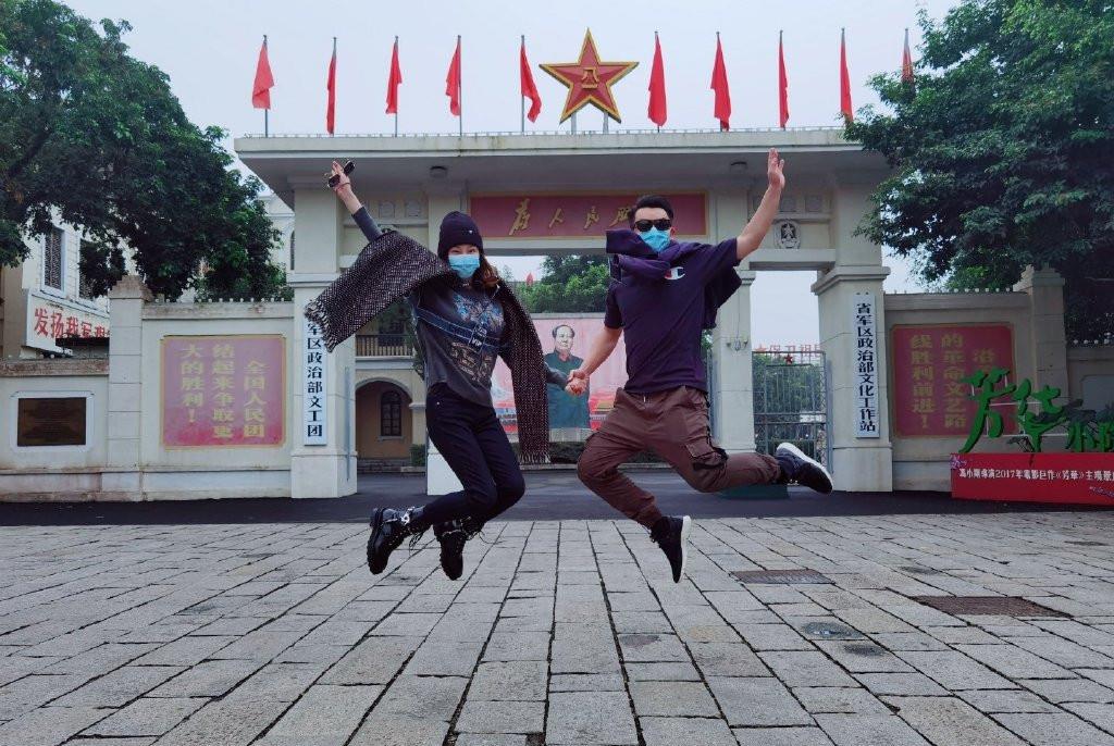 苗苗生|苗苗生完孩真火辣，穿衬衫配骑行裤跳舞，舞姿优雅难怪讨郑恺喜欢