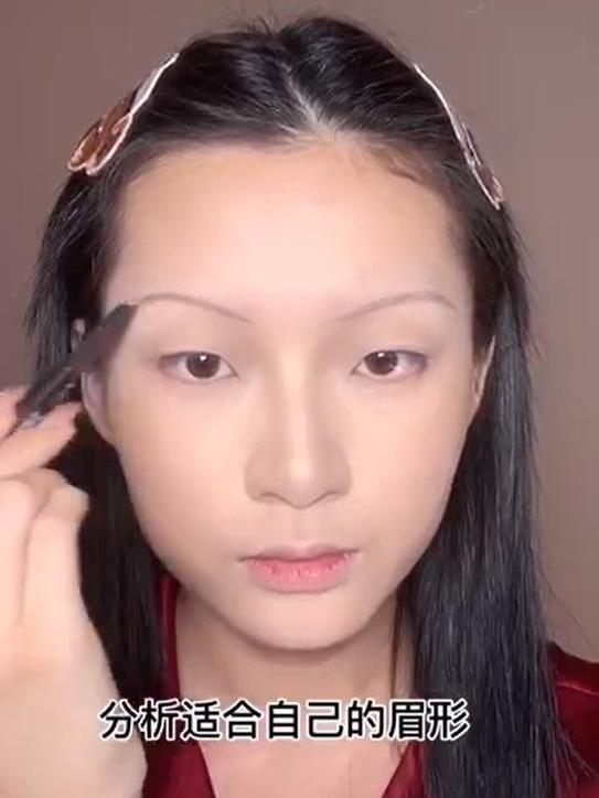 画眉|建议女人：不管多忙都要学会有效化妆，轻松2步，差别不止一点点