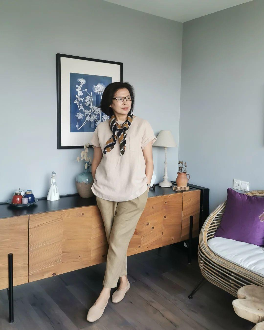 经典|这才是60岁女人流行的夏季打扮，掌握这4个穿衣法则，简约而优雅