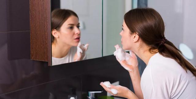 黑头|秋冬洁面怎么选？干净水润不紧绷买它就对了