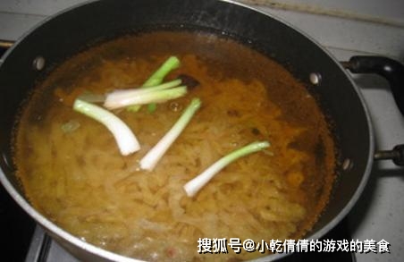 下锅|夏天已经来了，教大家做一款肉皮冻，配点小酒，赶紧来试试看