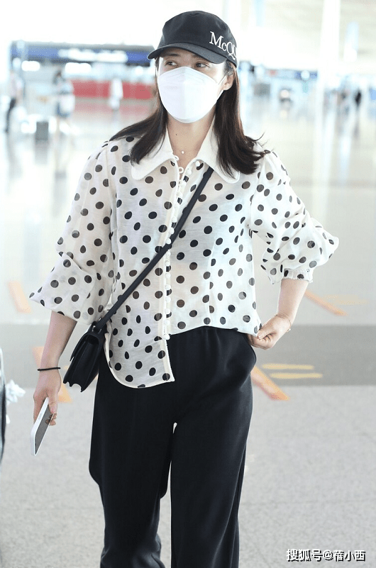黑色|什么叫低调却有气质？看蒋勤勤的私服穿搭就知道，素颜也超能抗