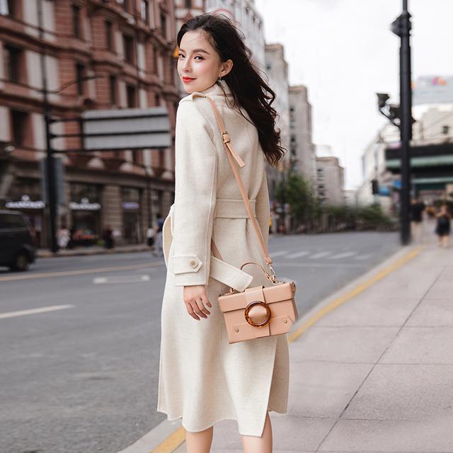 程度|微胖女性也能穿出曼妙身姿，选这几款大衣准没错，修饰迷人身材